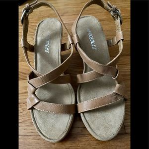 Aerosole Summer Plush Wedge Sandals Size 6